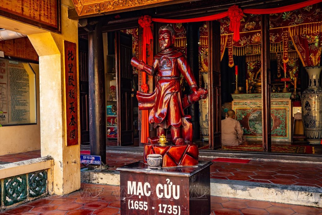 Đến thăm lăng Mạc Cửu