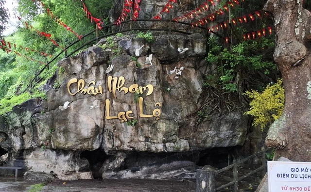 Núi Đá Dựng